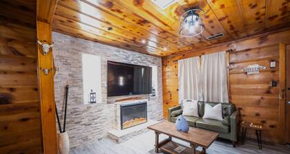 Cozy 3-bedroom cabin in serene Pearblossom with AC