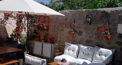 Historic 1880 Stone House Kilidülbahir Eceabat with Garden - 5★ Rated