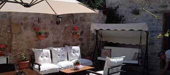 Historic 1880 Stone House Kilidülbahir Eceabat with Garden - 5★ Rated