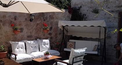 Historic 1880 Stone House Kilidülbahir Eceabat with Garden - 5★ Rated