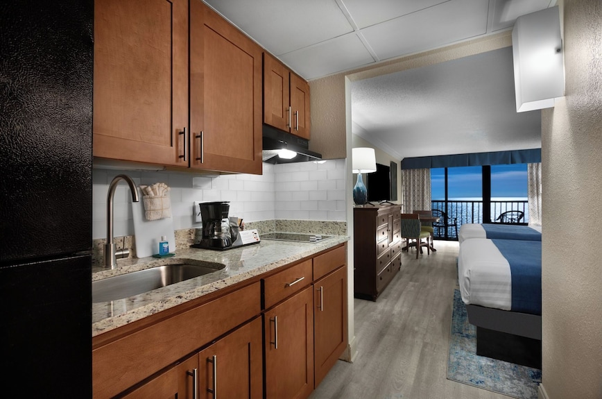 2 Queens Oceanfront Room - Sea Crest Resort - Myrtle Beach, SC