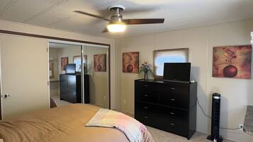 2 bedrooms, free WiFi, bed sheets, wheelchair access