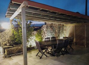 Outdoor dining - Vrbo Property (Leiria)