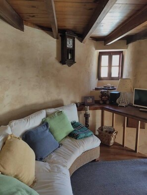 TV - Windmill with Private Saltwater Pool (Leiria)