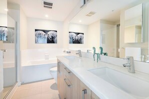 Bathroom - Central & Quiet 2BR Townhome | Private Patio | Gym (North Vancouver)
