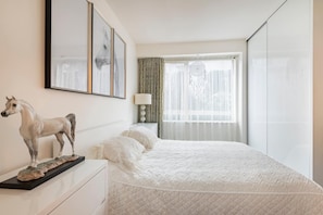Room - Central & Quiet 2BR Townhome | Private Patio | Gym (North Vancouver)