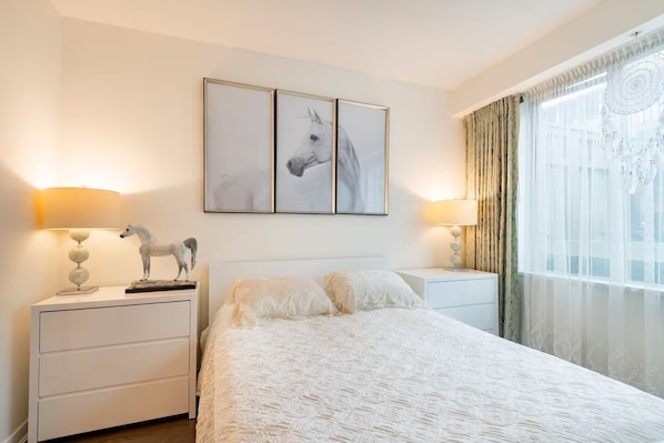 Room - Central & Quiet 2BR Townhome | Private Patio | Gym (North Vancouver)