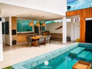 Casa Condomínio Prime com Piscina Privativa - Barreirinhas/MA | Bếp riêng | Tủ lạnh, lò vi sóng, dụng cụ nấu nướng/bát dĩa/dao nĩa, bàn ăn 
