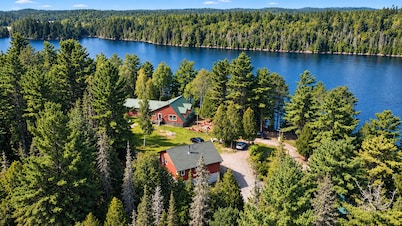 Cottage/Home Lakefront | 3 Bedrooms + 2 Baths