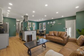 Unclassified image, 5 of 18, button - Everdream - Peaceful 3 Bedroom 1 Bathroom (Anchorage)