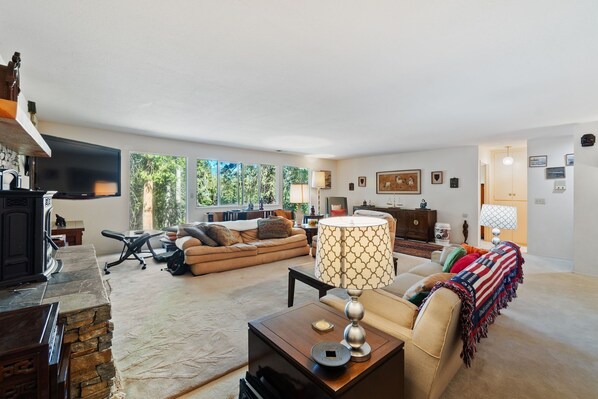 A living room with a sofa, a coffee table, a TV, and a lamp.