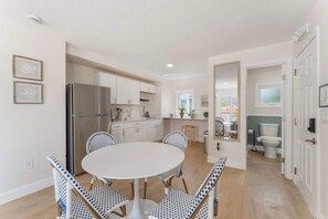 Interior - Coquina Cottage Stay (Cocoa Beach)