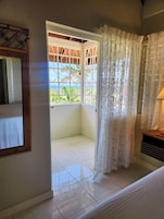 Cortinas blackout, tabla de planchar con plancha y wifi gratis