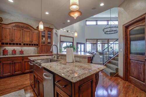 Hilltop Estate Pool Table, Gym, Mountain Views