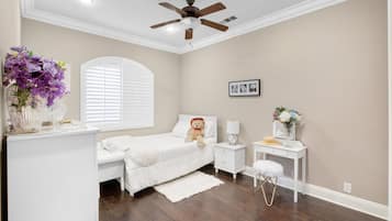 3 habitaciones, tabla de planchar con plancha, wifi y ropa de cama