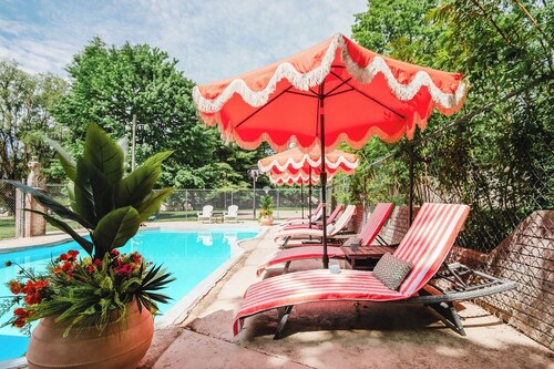 FennVilla- private resort! Pool •GameRoom• Fitness •Gazebo• Firepit• 1.7 acres