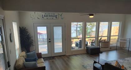 Ask me about our Free night! Lakefront, pier, dock, pets & game room with pool!