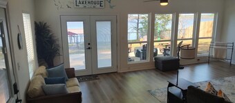 Ask me about our Free night! Lakefront, pier, dock, pets & game room with pool!