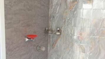 Dortoir Partagé | Salle de bain | Papier toilette