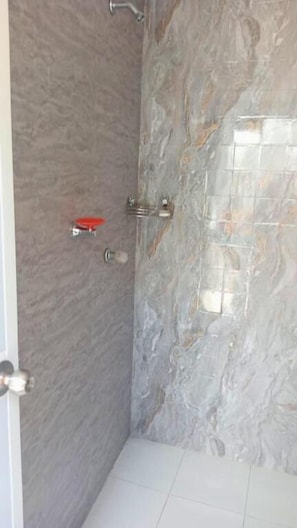 Asrama Umum Basic | Kamar mandi