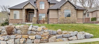 Spacious Hillside Haven | Massage | Patio