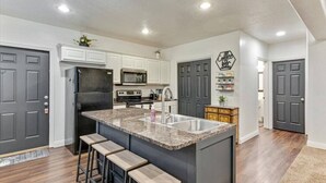 Coffee/tea maker, fridge, microwave, oven