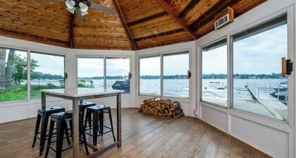 The Colonial Estate on Paw Paw Lake with Pickle Ball & Sports Court
