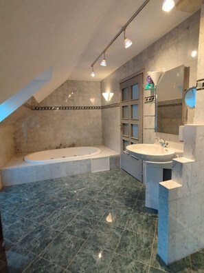 Bathroom - Fabulous Renovated Architect Villa perfect for a peaceful getaway in Austria (Austria)