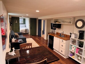 A compact living space with a kitchenette, a dining area, and a bedroom. - Two Bedroom near all Milwaukee Hot Spots!! (Milwaukee)