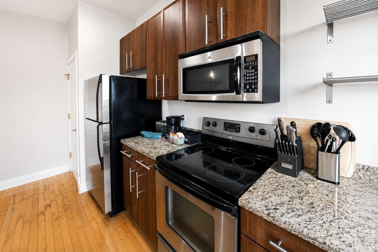 Coffee/tea maker, fridge, microwave, oven