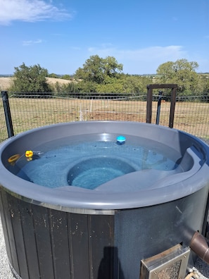 A hot tub with a clear view of the surrounding landscape, including trees and a fence. - Fabulous house in the charming countryside of Bussières w/hot tub. Pet-friendly! (Bussières)