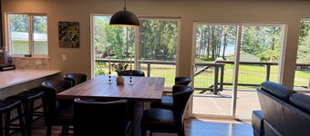 Finley Point Escape on Flathead Lake Near GNP