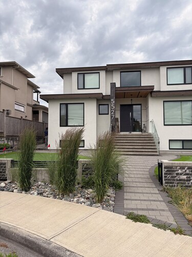 Terrific 2-bedroom guest suite in Burnaby
