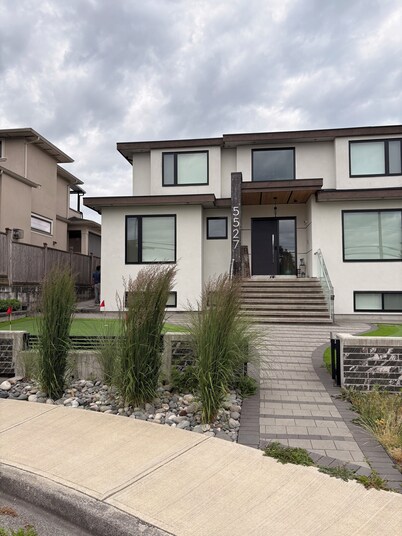 Terrific 2-bedroom guest suite in Burnaby