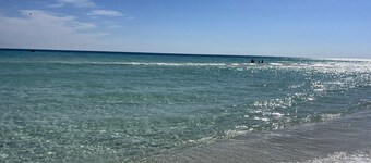 Emerald Coast 3-bedroom house in lovely Navarre, 1/2 acre lot, 5 min from Beach