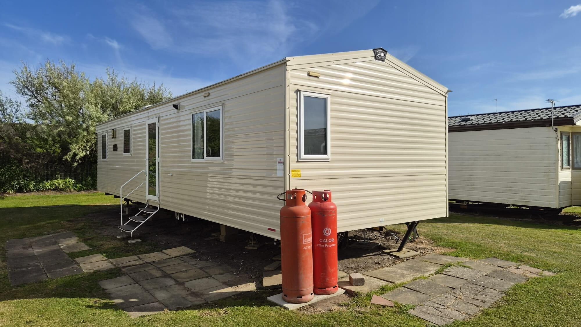 Enjoy a break in Kent at this stunning 6 berth caravan with decking. Sleeping 6 its the perfect place for a UK staycation this summer.