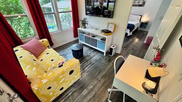 1 slaapkamer, een bureau, een strijkplank/strijkijzer, gratis wifi