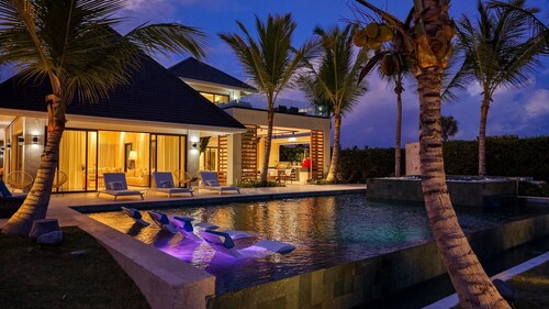 Cayuco 12: Luxury Villa w/ Pool, Jacuzzi, Mini Golf, Staff & Golf Cart