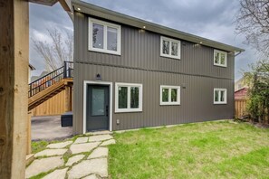 Exterior - Midtown Suite Escape | Central, New Coach House In Kitchener (Kitchener)