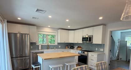 Edgartown Mermaid Loft on Martha’s Vineyard Sleeps Four--1.3 miles from town