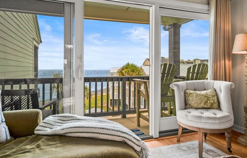 Stunning Ocean Views, Guest Carts + Golf Cart!
