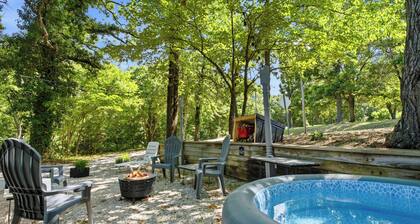 Hot Tub + Bike Garage, 1/4 mile to Trailhead