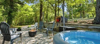 Hot Tub + Bike Garage, 1/4 mile to Trailhead