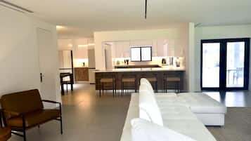 Luxury House, Ensuite, Pool View | Lounge