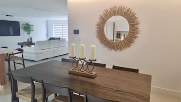 Luxury House, Ensuite, Pool View | Dining
