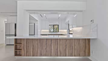 Luxury House, Ensuite, Pool View | Breakfast meal