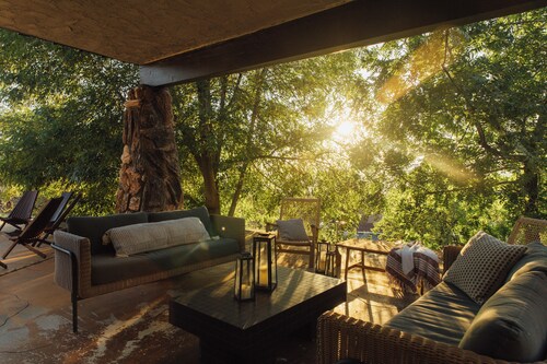Luxe Hilltop Haven Spa, Game Room, Firepit & Views Sleeps 20