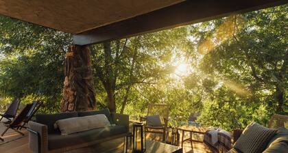 Luxe Hilltop Haven Spa, Game Room, Firepit & Views Sleeps 20