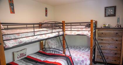 2-bedroom condo in Taos Ski Valley, short walk to ski and main village