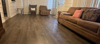 Tranquil 3-bedroom house with AC in charming Eastman
